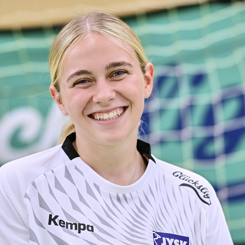 Portrait von Mia quadratisch